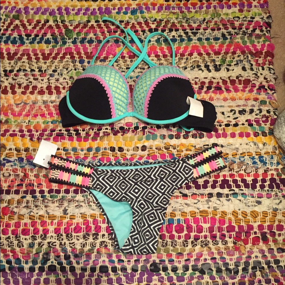 BNWT 34D top and 2 pair of Med bottoms